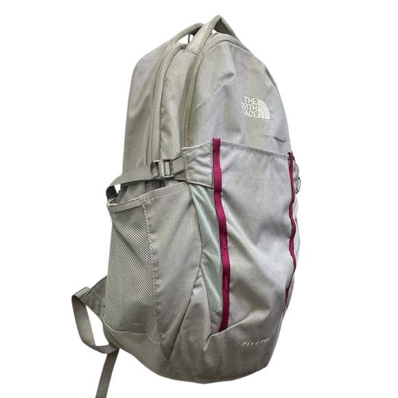 🎒 The North Face‎ “Pivoter” Backpack – Gray w/ Magenta Trim - Picture 4 of 7
